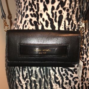 Henri Bendel black leather crossbody bag. Authentic 🖤 New 🖤 Classy 🖤 Cute